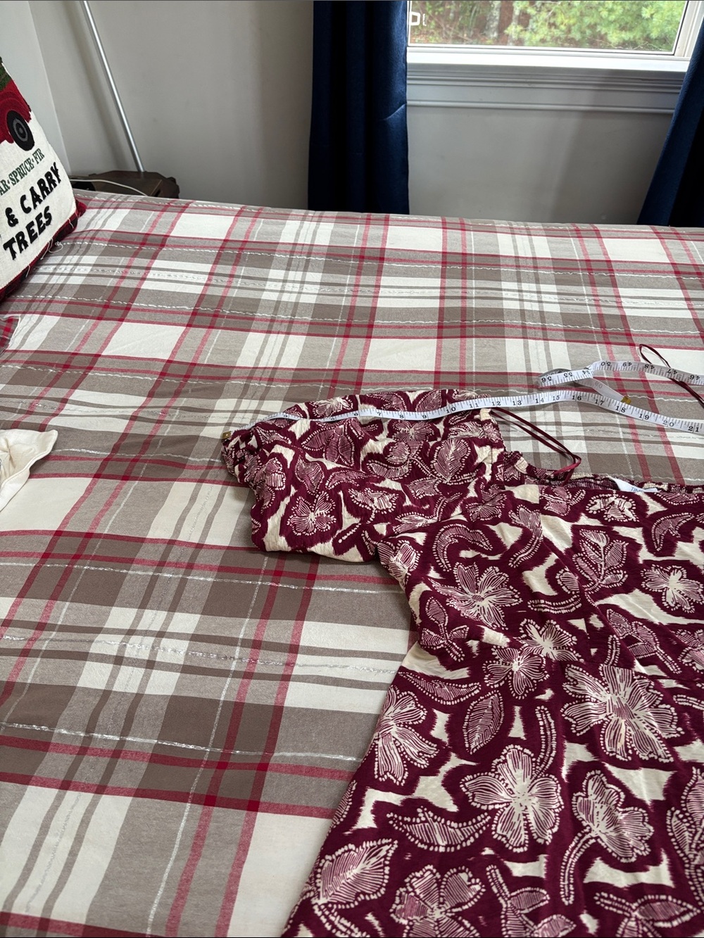 Time and Tru Burgundy and White Floral Puff-Sleeve Mini Dress - Picture 7 of 8
